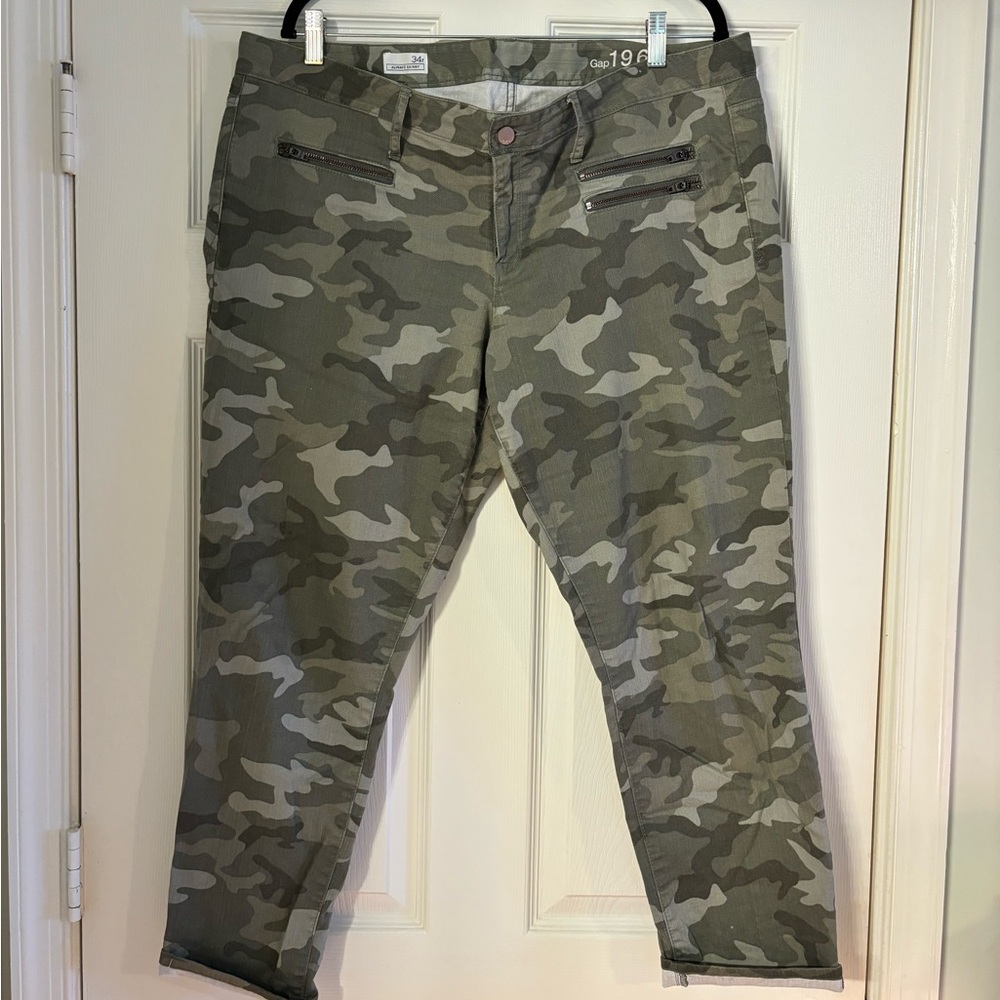 Gap 1969 Y2K Camouflage Jeans in size 34/18
